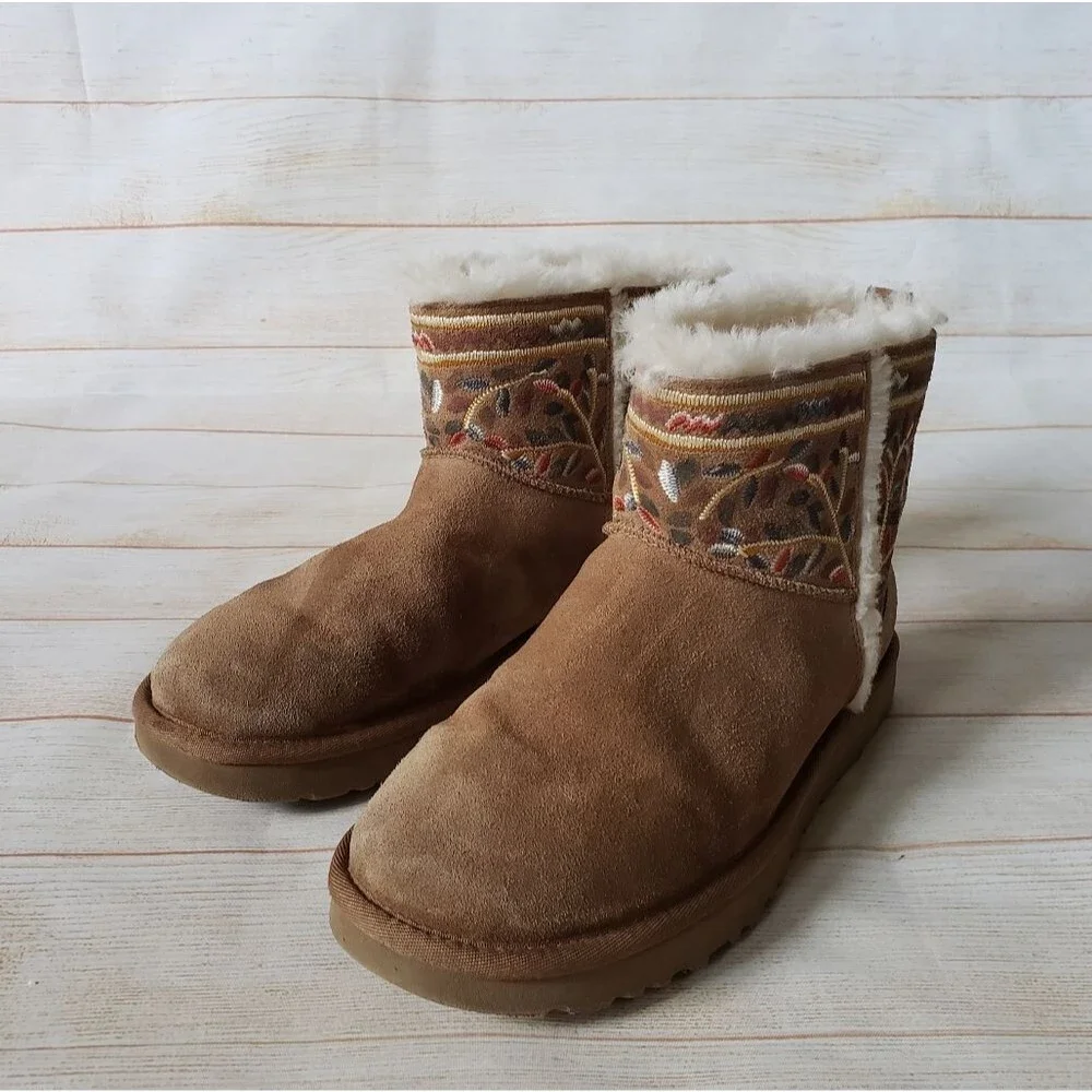 UGG Classic Beauty Mini Suede Embroidered Sheepskin Wool Winter Bootie Size 9